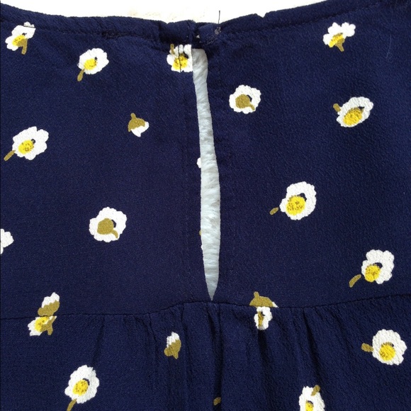 Madewell Rhyme Top in Daisy Dots - Picture 9 of 11